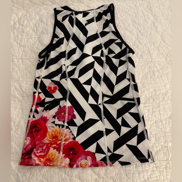 Shebeest Cycling Jersey - Medium. 1/4 zipper - Picture 5 of 10